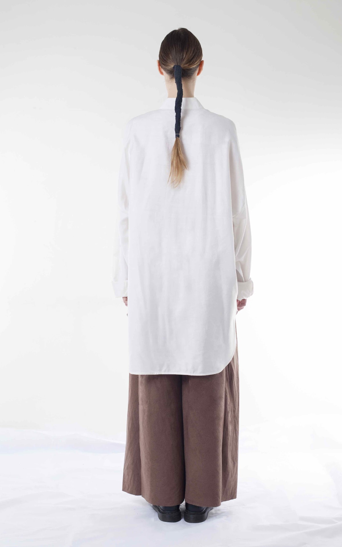 Aten Shirt in white, worn — back