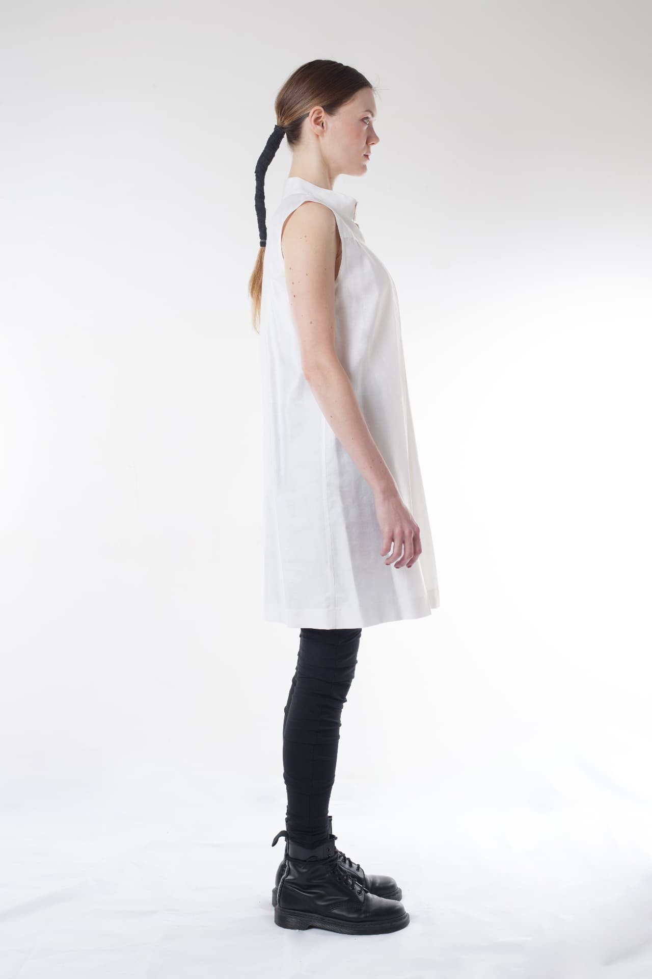 Em Top, studio — profile
