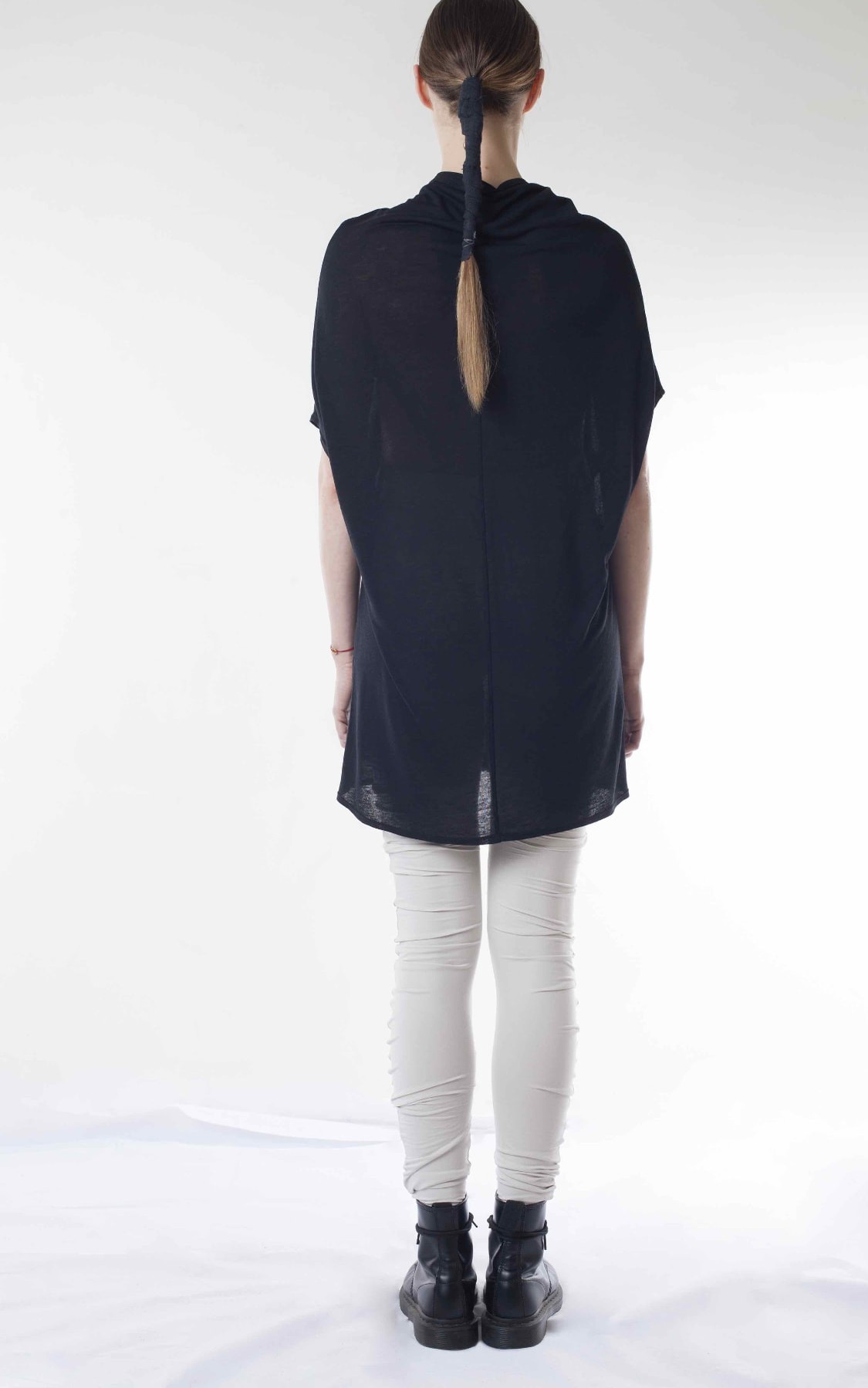 Naga Top in black, studio — back