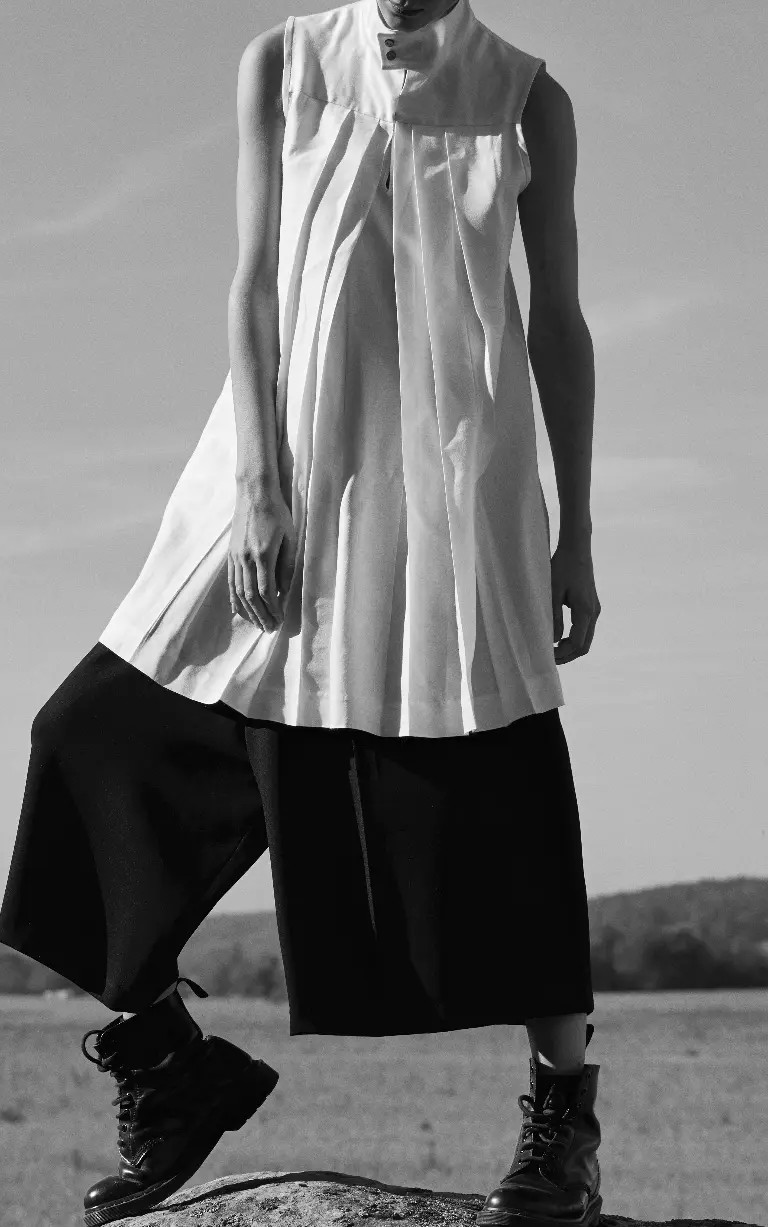 Em Top, outdoors in black and white — close-up