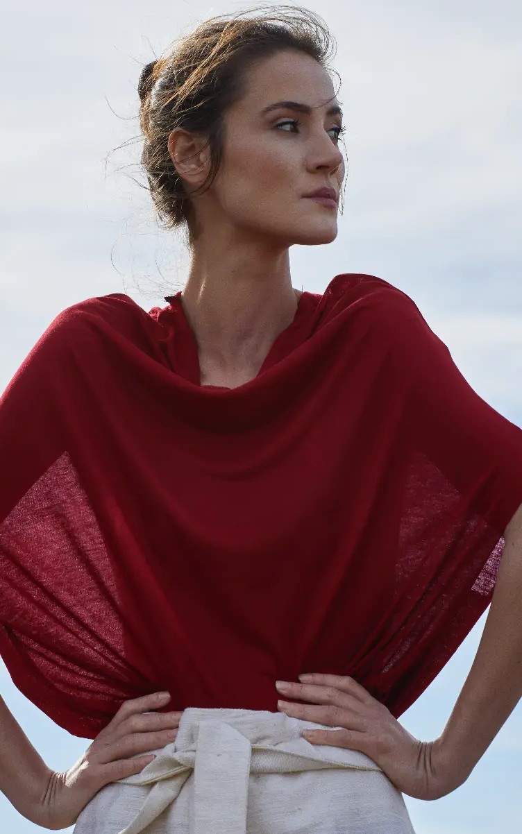 Naga Top in red, close portrait