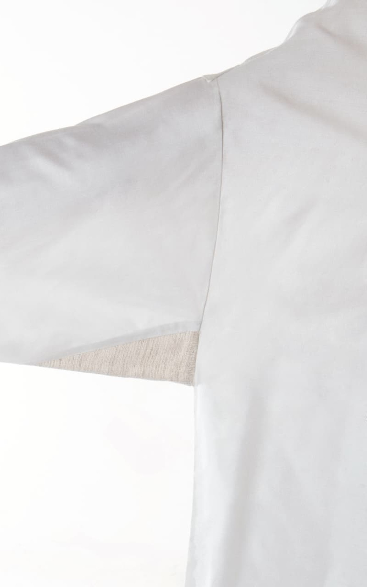Aten Shirt, shoulder and underarm detail